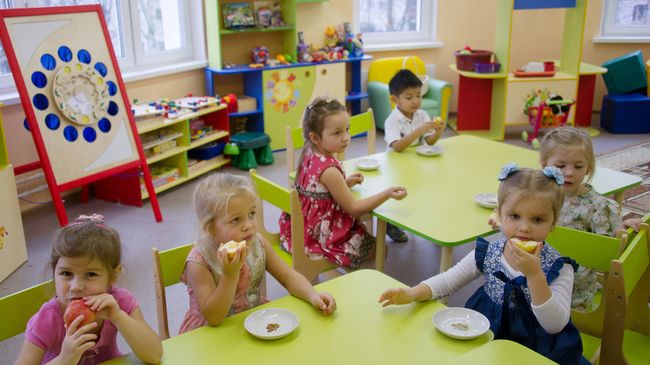 Дети в одном из детских дошкольных учреждений в Москве. Архивное фото Дети в одном из детских дошкольных учреждений в Москве. Архивное фото