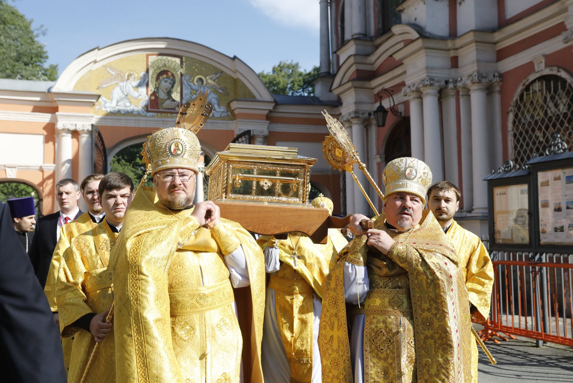 Ковчег с мощами святителя Николая Чудотворца в Петербурге Ковчег с мощами святителя Николая Чудотворца в Петербурге - РИА Новости, 1920, 20.05.2024
