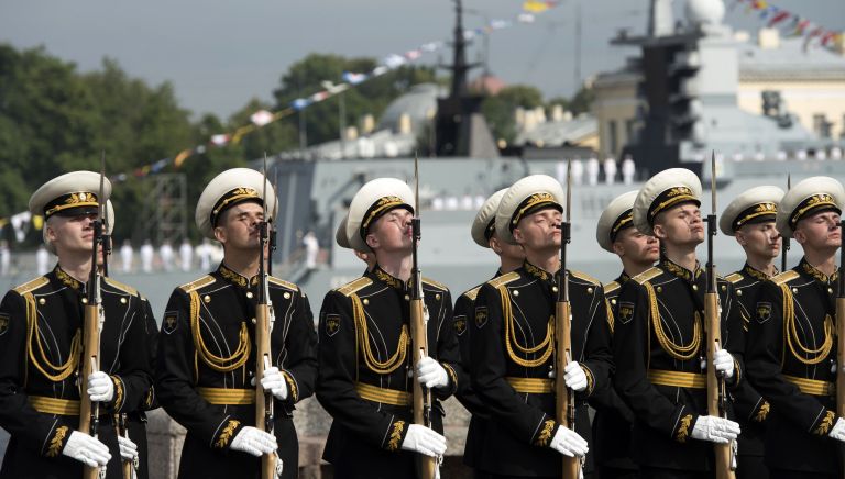 Моряки Балтийского флота во время генеральной репетиции парада, посвященного Дню Военно-Морского Флота. 28 июля 2017 Моряки Балтийского флота во время генеральной репетиции парада, посвященного Дню Военно-Морского Флота. 28 июля 2017