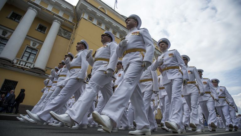 Моряки Балтийского флота во время генеральной репетиции парада, посвященного Дню Военно-Морского Флота (ВМФ), в Санкт-Петербурге Моряки Балтийского флота во время генеральной репетиции парада, посвященного Дню Военно-Морского Флота (ВМФ), в Санкт-Петербурге