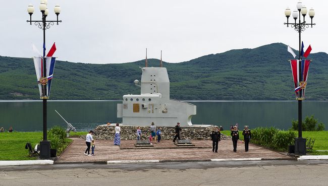 Памятник экипажу подлодки Л-16 в Вилючинске Памятник экипажу подлодки Л-16 в Вилючинске