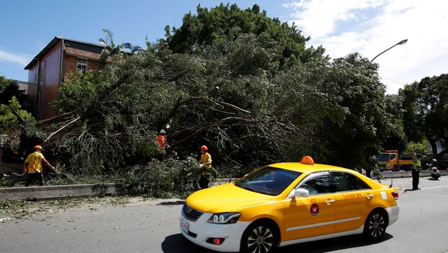 Последствия тайфуна Nesat в Тайване. 30.07.2017 Последствия тайфуна Nesat в Тайване. 30.07.2017