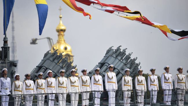 Во время парада в честь Дня Военно-Морского Флота России. Архивное фото Во время парада в честь Дня Военно-Морского Флота России. Архивное фото