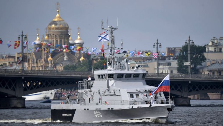 Противодиверсионный катер Юнармеец Каспия во время главного военно-морского парада в честь Дня Военно-морского флота России в Санкт-Петербурге. 30 июля 2017 Противодиверсионный катер Юнармеец Каспия во время главного военно-морского парада в честь Дня Военно-морского флота России в Санкт-Петербурге. 30 июля 2017