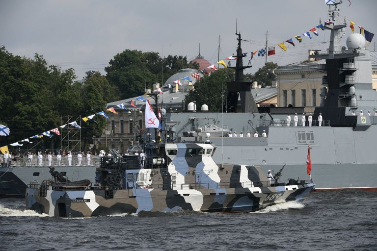 Празднование Дня ВМФ в Санкт-Петербурге