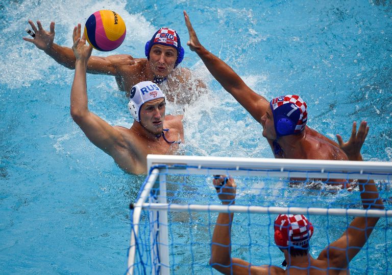 Игрок сборной России Иван Сучков (в центре слева) в матче 2-го тура по водному поло среди мужчин между сборными Хорватии и России на XVII чемпионате мира по водным видам спорта в Будапеште Игрок сборной России Иван Сучков (в центре слева) в матче 2-го тура по водному поло среди мужчин между сборными Хорватии и России на XVII чемпионате мира по водным видам спорта в Будапеште