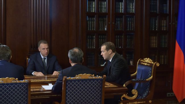 Председатель правительства РФ Дмитрий Медведев проводит совещание с вице-премьерами РФ. 31 июля 2017 Председатель правительства РФ Дмитрий Медведев проводит совещание с вице-премьерами РФ. 31 июля 2017