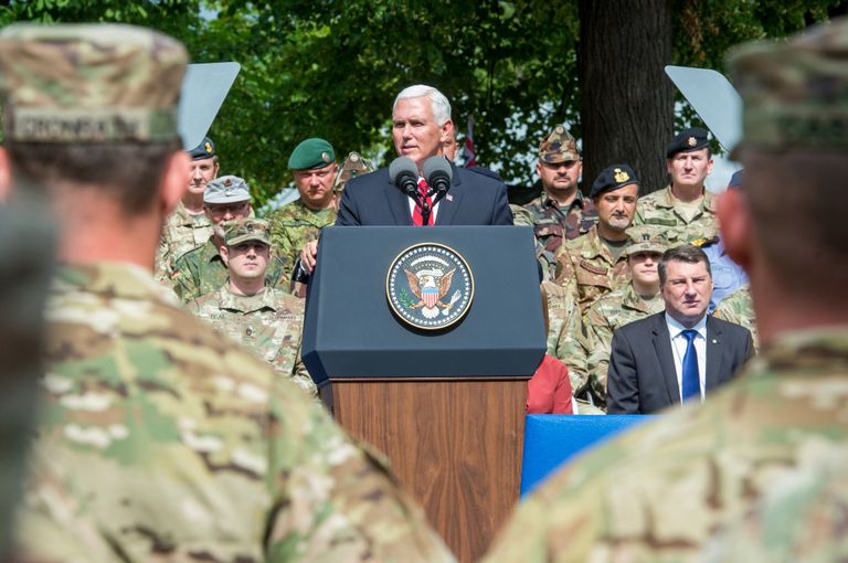Вице-президент США Майк Пенс во время выступления в Эстонии