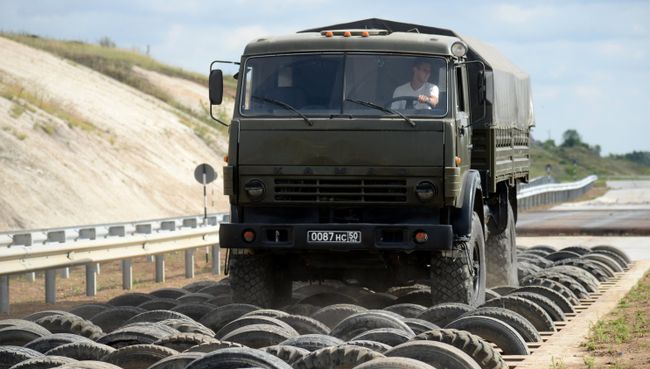 Участники Международного этапа армейских игр Мастера автобронетанковой техники в Острогожске Воронежской области во время тренировки. Архивное фото