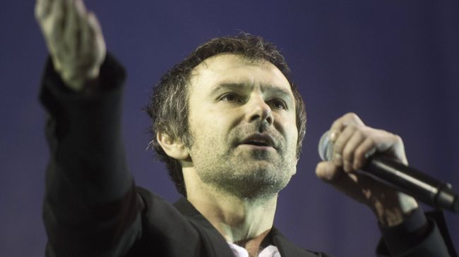 Солист группы Океан Эльзи Святослав Вакарчук выступает на концерте на Площади Независимости в Киеве. Архивное фото Солист группы Океан Эльзи Святослав Вакарчук выступает на концерте на Площади Независимости в Киеве. Архивное фото