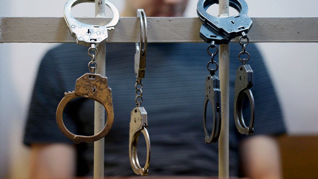 Наручники на судебном заседании Наручники на судебном заседании - РИА Новости, 1920, 17.08.2021