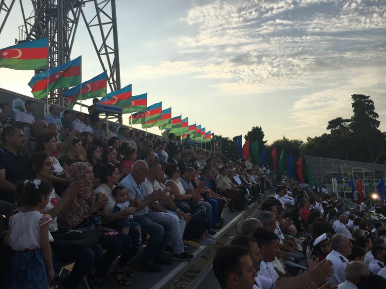 Зрители во время церемонии конкурса Кубок моря в рамках Международных армейских игр в Баку