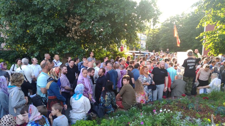 Участники молитвенного стояния против Матильды в Москве