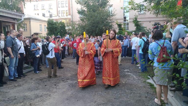 Крестный ход перед молитвенным стоянием против Матильды в Москве