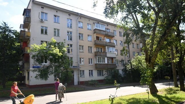 Пятиэтажный жилой дом в Москве, включенный в программу реновации Пятиэтажный жилой дом в Москве, включенный в программу реновации
