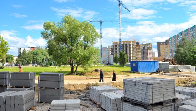 Одна из строительных площадок в поселке Коммунарка Московской области Одна из строительных площадок в поселке Коммунарка Московской области