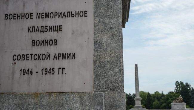 Кладбище-мавзолей советских воинов в Варшаве Кладбище-мавзолей советских воинов в Варшаве