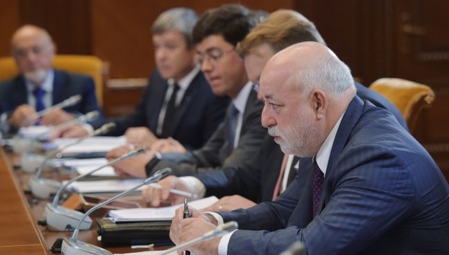 Президент Фонда развития Центра разработки и коммерциализации новых технологий (Сколково) Виктор Вексельберг на заседании попечительского совета фонда. 2 августа 2017