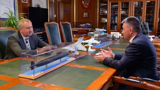 Вице-премьер РФ Дмитрий Рогозин и президент Приднестровской Молдавской республики Вадим Красносельский во время встречи в Москве. 2 августа 2017 Вице-премьер РФ Дмитрий Рогозин и президент Приднестровской Молдавской республики Вадим Красносельский во время встречи в Москве. 2 августа 2017