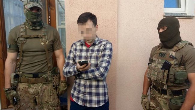 Задержание журналиста Василия Муравицкого сотрудниками СБУ. Архивное фото Задержание журналиста Василия Муравицкого сотрудниками СБУ. Архивное фото