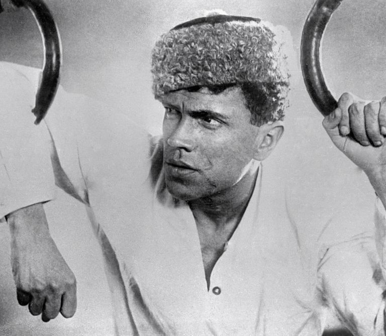 Актер Николай Баталов в фильме Николая Экка Путевка в жизнь Актер Николай Баталов в фильме Николая Экка Путевка в жизнь