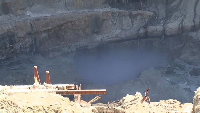 Алмазный карьер группы компаний Алроса Мир, где произошел прорыв воды. 4 августа 2017 Алмазный карьер группы компаний Алроса Мир, где произошел прорыв воды. 4 августа 2017