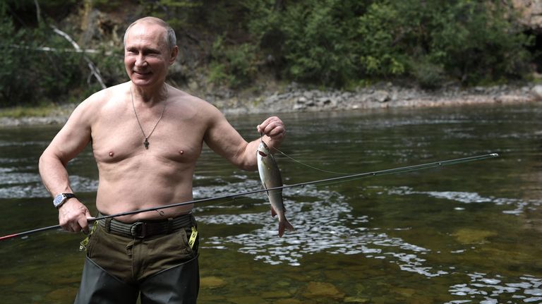 Президент РФ Владимир Путин во время рыбалки на каскаде горных озер в Республике Тыва Президент РФ Владимир Путин во время рыбалки на каскаде горных озер в Республике Тыва