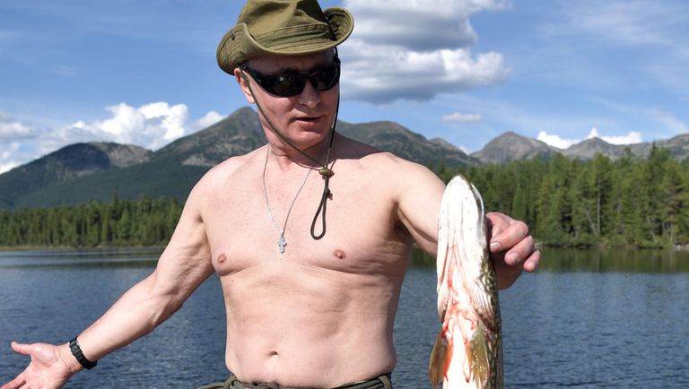 Президент РФ Владимир Путин во время рыбалки на каскаде горных озер в Республике Тыва Президент РФ Владимир Путин во время рыбалки на каскаде горных озер в Республике Тыва