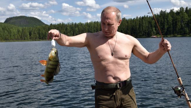 Президент РФ Владимир Путин во время рыбалки на каскаде горных озер в Республике Тыва Президент РФ Владимир Путин во время рыбалки на каскаде горных озер в Республике Тыва