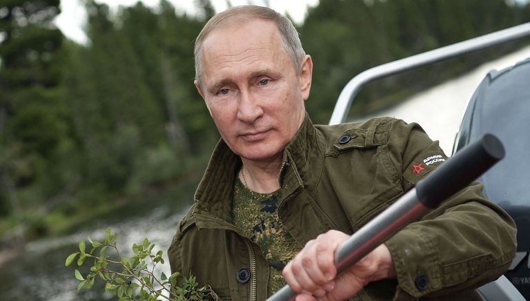 Президент РФ Владимир Путин во время сплава на каскаде горных озер в Республике Тыва Президент РФ Владимир Путин во время сплава на каскаде горных озер в Республике Тыва