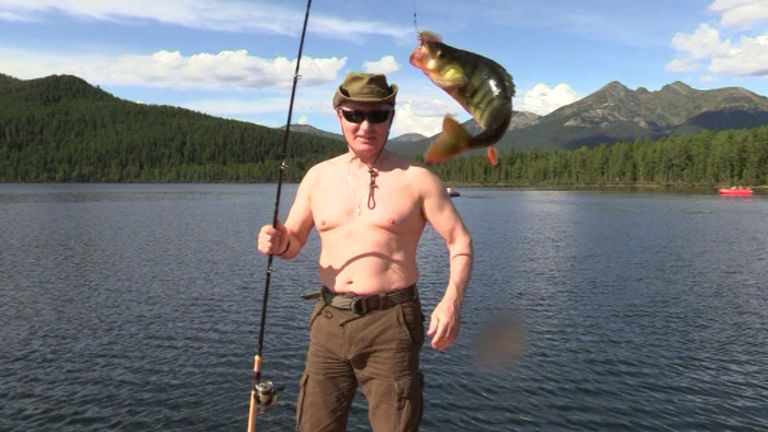 Сибирский отдых Путина: подводная охота на щуку и рыбалка Сибирский отдых Путина: подводная охота на щуку и рыбалка