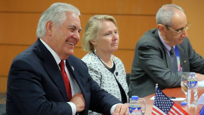Государственный секретарь США Рекс Тиллерсон во время встречи с Сергеем Лавровым в Маниле. 6 августа 2017 Государственный секретарь США Рекс Тиллерсон во время встречи с Сергеем Лавровым в Маниле. 6 августа 2017