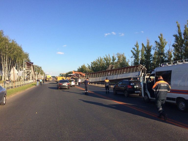Обрушение пешеходного надземного моста на трассе М-7 Волга во Владимирской области. 6 августа 2017 Обрушение пешеходного надземного моста на трассе М-7 Волга во Владимирской области. 6 августа 2017