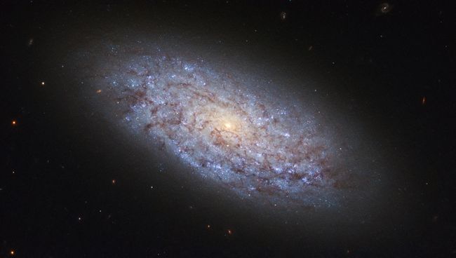 Галактика NGC 5949 в созвездии Дракона, «нарушающая» законы распределения темной материи Галактика NGC 5949 в созвездии Дракона, «нарушающая» законы распределения темной материи