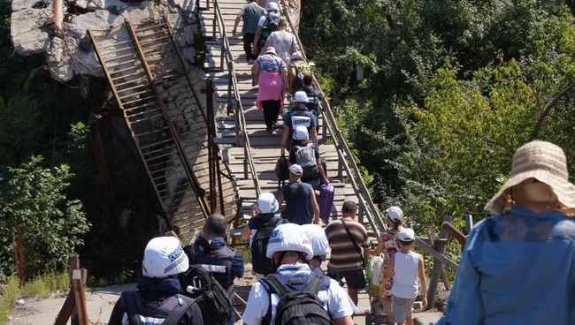 Первый заместитель главы СММ ОБСЕ на Украине Александр Хуг на КПП Станица Луганская