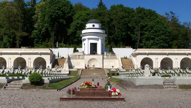 Часовня-ротонда на кладбище Львова Часовня-ротонда на кладбище Львова