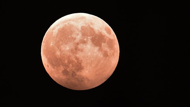 Фаза частичного лунного затмения, наблюдаемая в Грозном Фаза частичного лунного затмения, наблюдаемая в Грозном