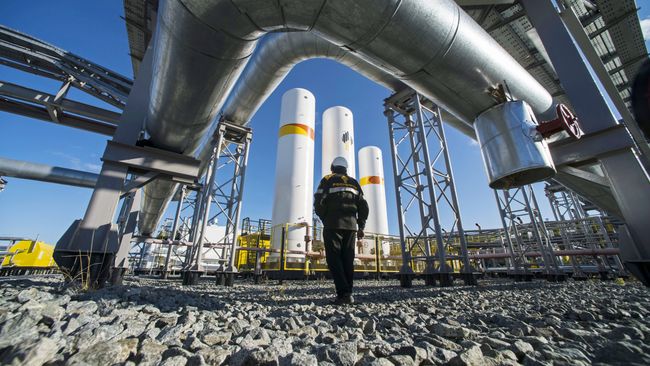 Дожимная компрессорная станция на нефтегазовом месторождении. Архивное фото Дожимная компрессорная станция на нефтегазовом месторождении. Архивное фото
