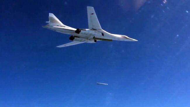 Бомбардировщик-ракетоносец Ту-160. Архивное фото
