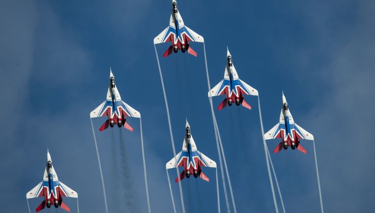 Многоцелевые истребители МиГ-29 пилотажной группы Стрижи