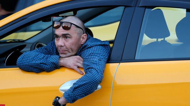 Водитель автомобиля Яндекс.Такси в Москве
