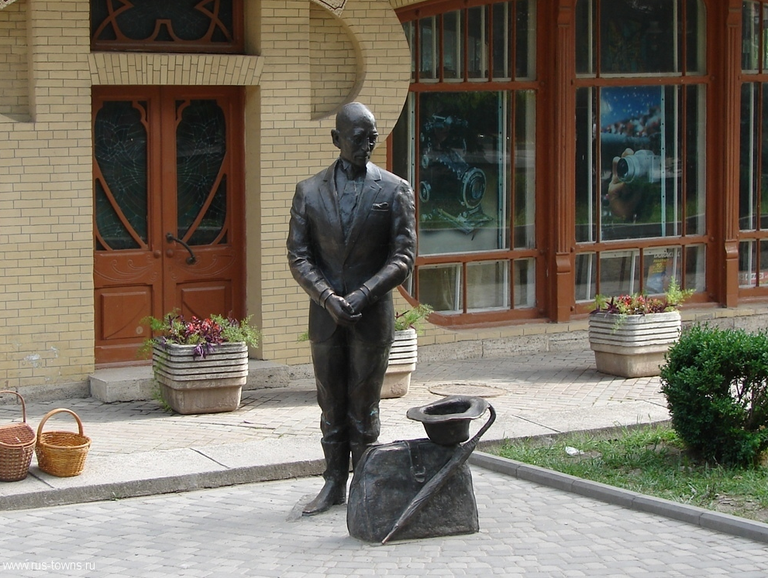 Памятник Кисе Воробьянинову в Пятигорске Памятник Кисе Воробьянинову в Пятигорске