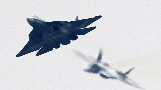 Российский многофункциональный истребитель пятого поколения Су-57. Архивное фото Российский многофункциональный истребитель пятого поколения Су-57. Архивное фото