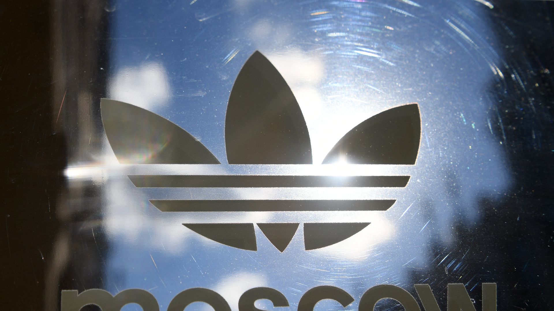 Логотип немецкой компании спортивной одежды и обуви Adidas - РИА Новости, 1920, 11.07.2022