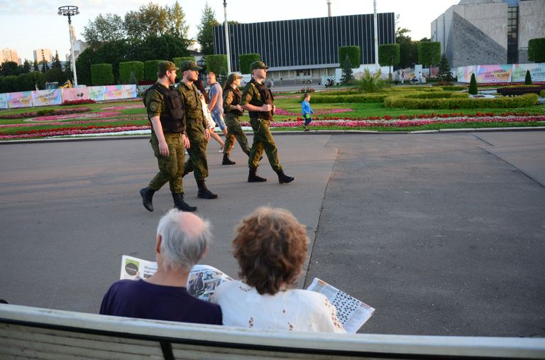 Дежурство казаков-дружинников в парке ВДНХ Дежурство казаков-дружинников в парке ВДНХ