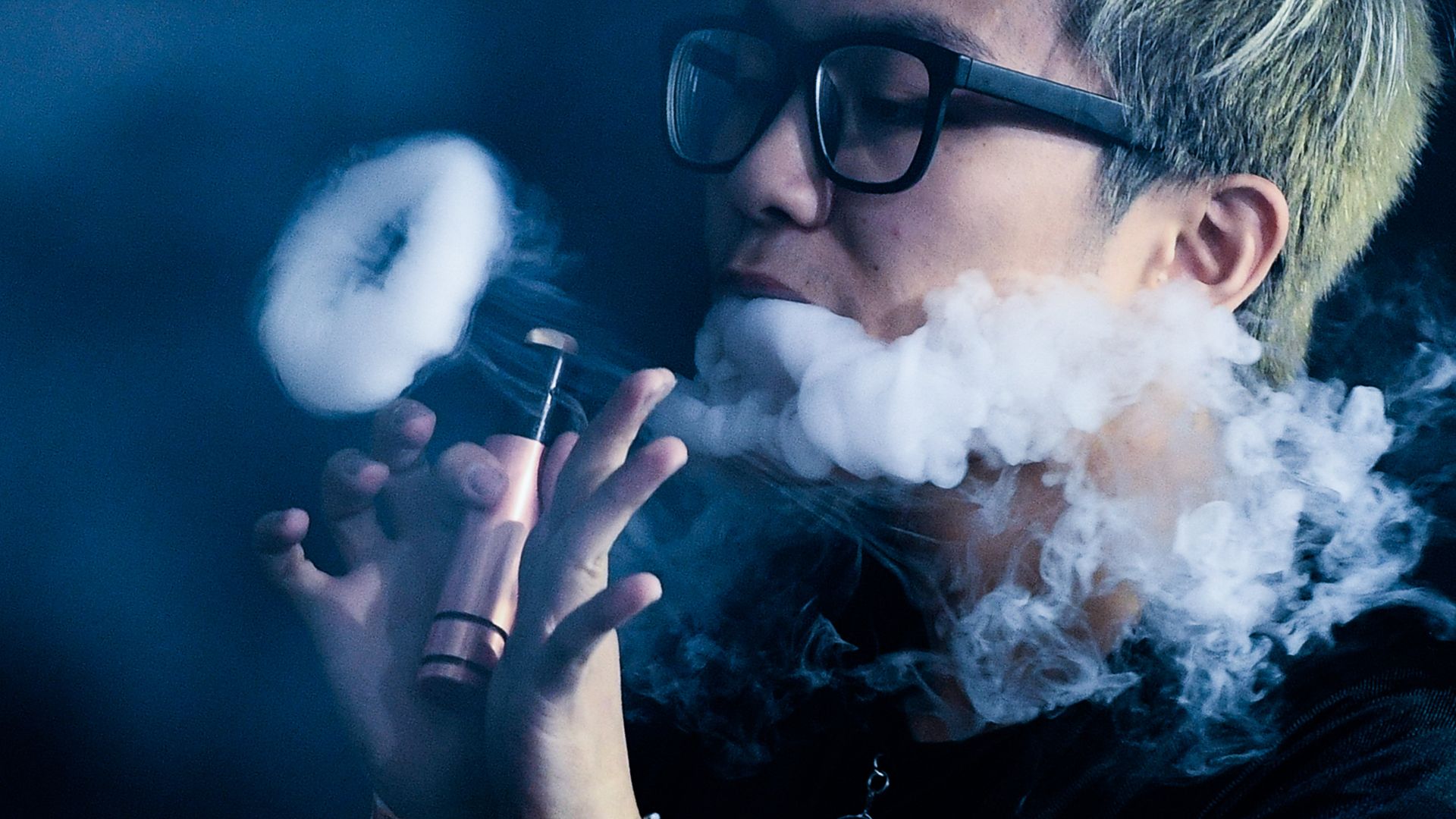 Участник на выставке vape-индустрии Участник на выставке vape-индустрии - РИА Новости, 1920, 17.05.2024