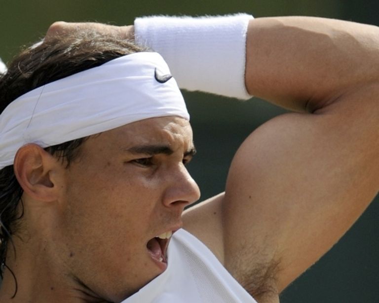 В третьей партии при счете 5:4 в пользу Надаля игра была прервана на 80 минут из-за дождя В третьей партии при счете 5:4 в пользу Надаля игра была прервана на 80 минут из-за дождя