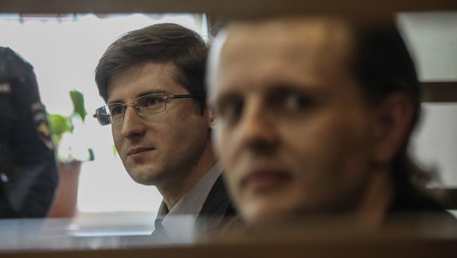 Александр Филинов и Константин Тепляков на слушаниях уголовного дела хакерской группы «Шалтай-Болтай» в Мосгорсуде. Архивное фото