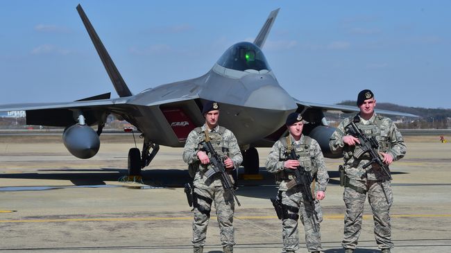 Американские военнослужащие на базе ВВС США в Южной Корее. Архивное фото Американские военнослужащие на базе ВВС США в Южной Корее. Архивное фото