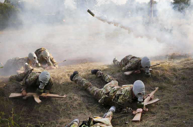 Дети в военизированном детском лагере на Украине Дети в военизированном детском лагере на Украине